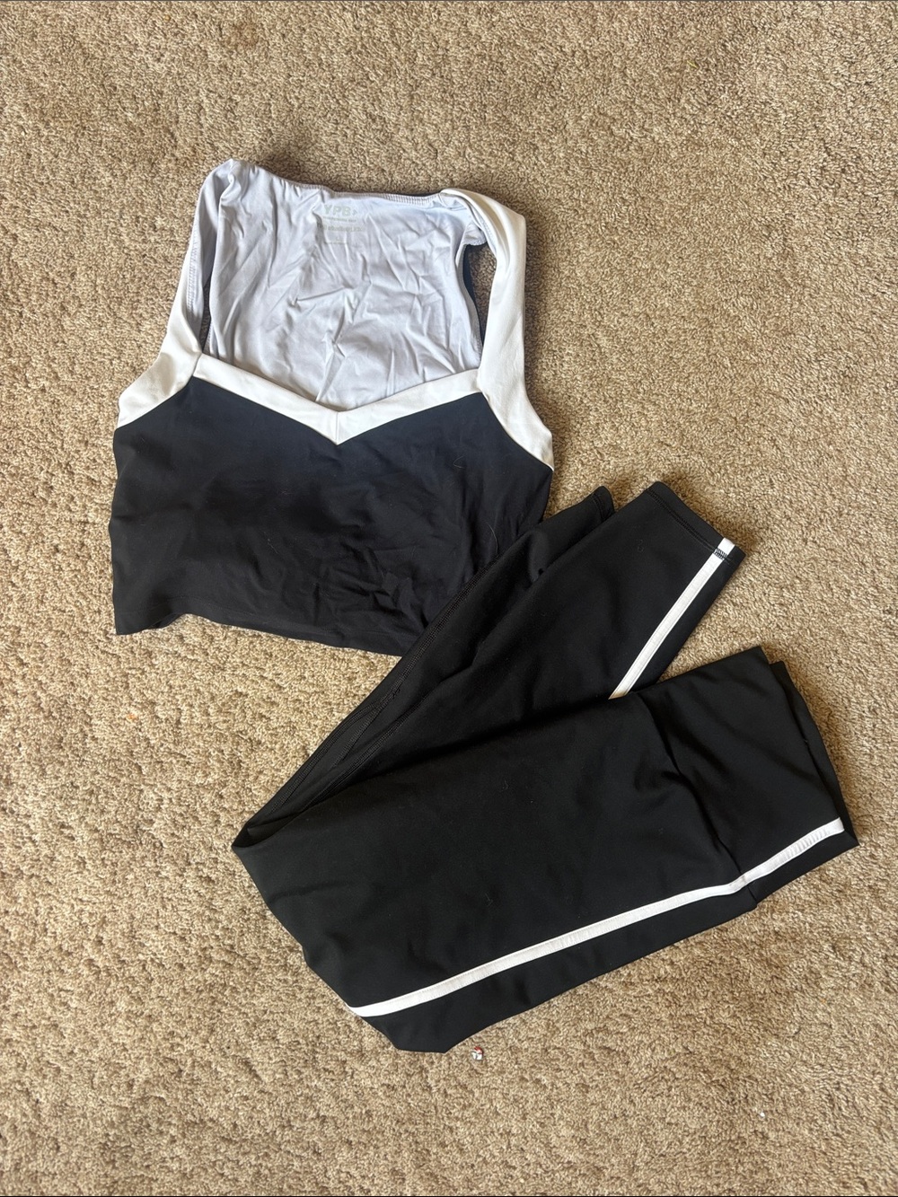 Abercrombie YPB black and white contrast active set